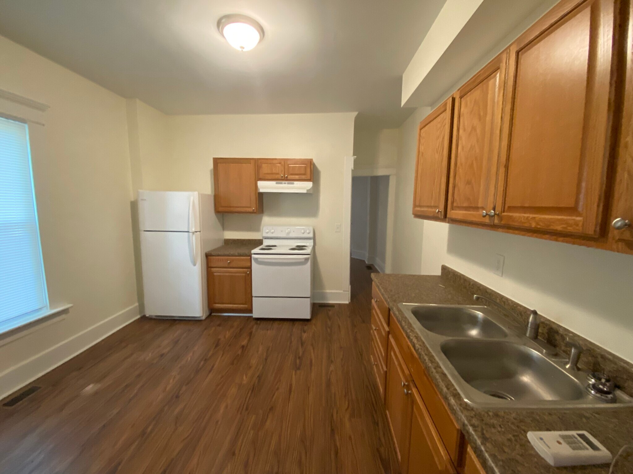 Building Photo - 82 Dana Ave