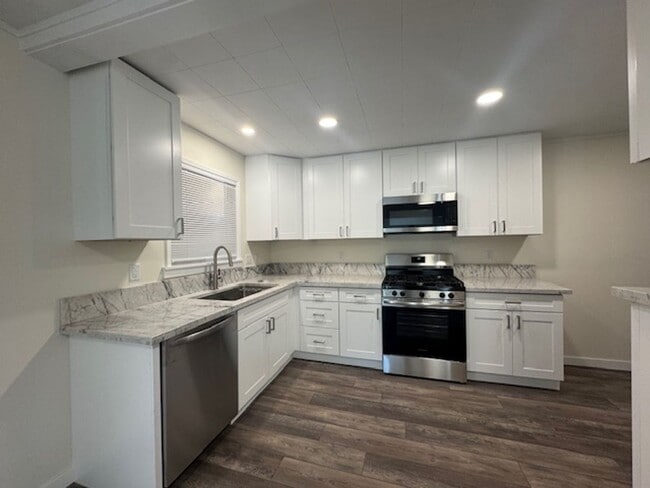 Building Photo - Beautiful 4 bedroom CUTTEN home