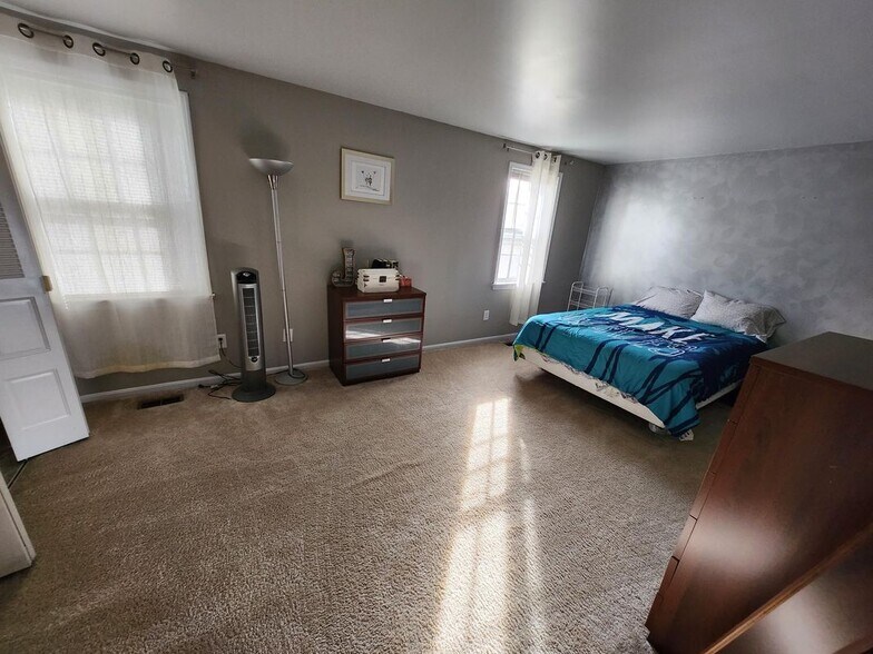 Building Photo - 10309 Emerald Rock Dr