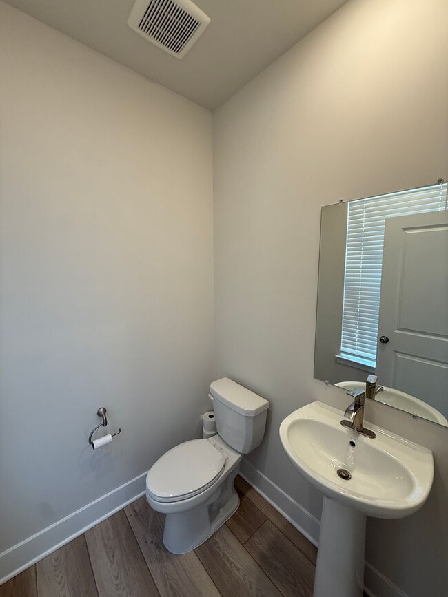 Building Photo - 2102 Winterberry Ln