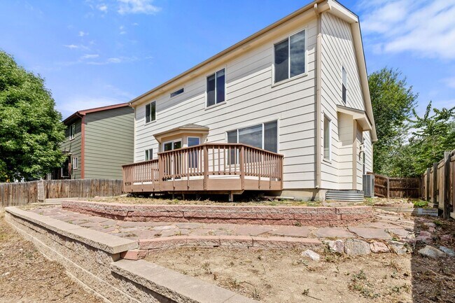 Building Photo - 2021 Falcon Ridge Dr