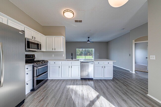 Building Photo - 745 Jaybee Ave