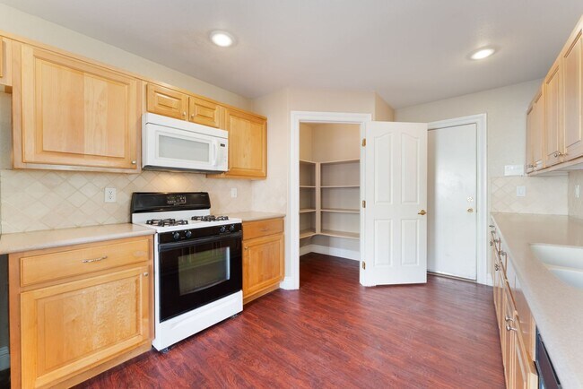 Building Photo - Spacious 3-Bed, 2-Bath Home with All Appliances Included!