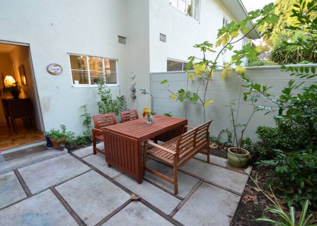 Back patio - 5394 Village Grn