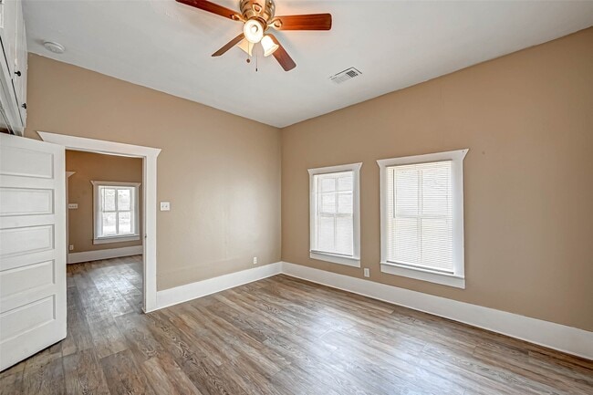 Building Photo - 406 Woodward St