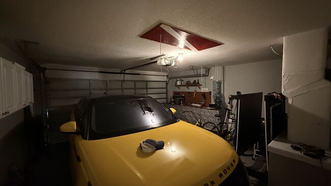 Building Photo - 3647 SW Ballweg St