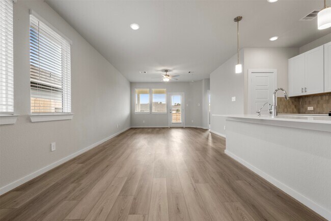 Building Photo - 335 Willow Sage Ct