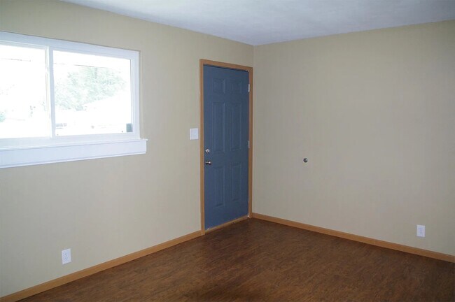 Building Photo - 305 Baltes Dr