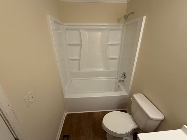 Building Photo - 200 Beverly Park Ct