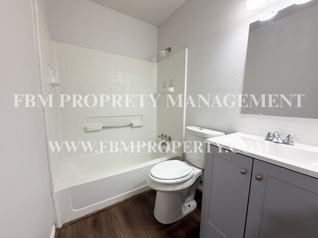 Building Photo - 493 Bryant Ave