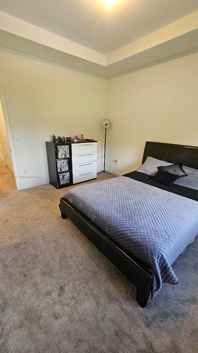 Building Photo - 1146 SE 26th Ter