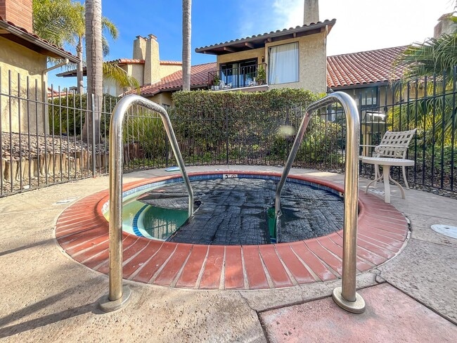 Building Photo - Charming 1 bedroom home in the Tranquil Casitas De La Costa Community.