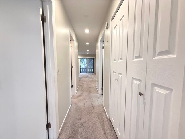 Building Photo - 70 Margate Ct