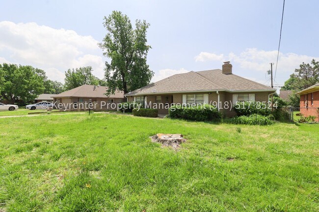 Building Photo - LARGE | 3 Bed | 2 Bath | Midtown Tulsa