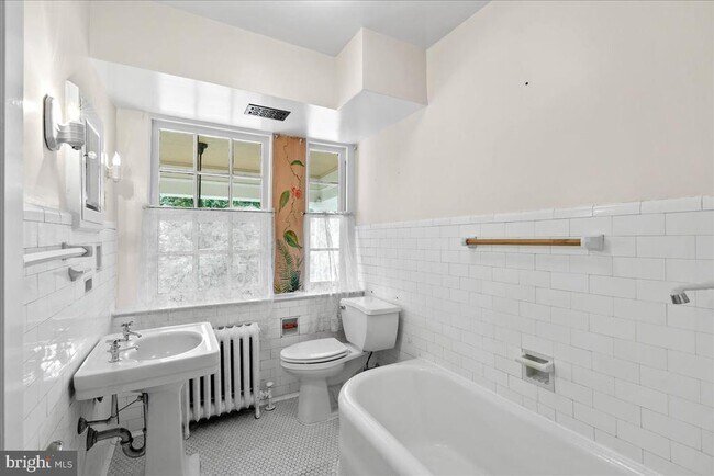 Building Photo - 5100 Chevy Chase Pkwy NW