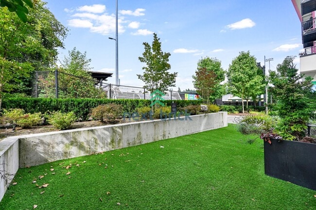Building Photo - 2 bed and 2.5 bath Modern Townhome Downtow...