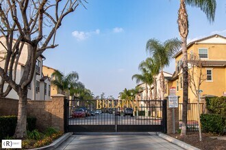 Building Photo - Lovely tri-level condo located in the gated community of Bellafina