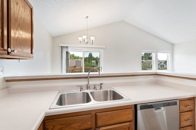 Building Photo - 4335 Conquista Dr