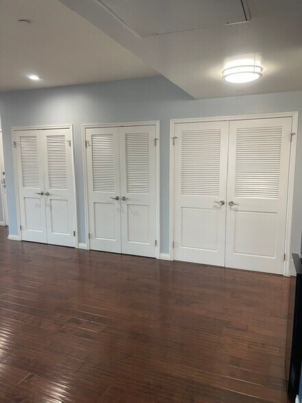 Closets - 1029 S Hobart Blvd