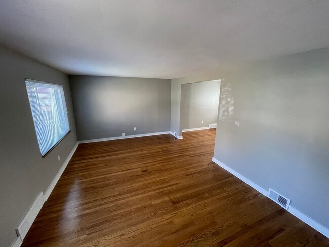 Building Photo - Comfortable 3-Bedroom Home with Private Backyard in Pittsburgh!