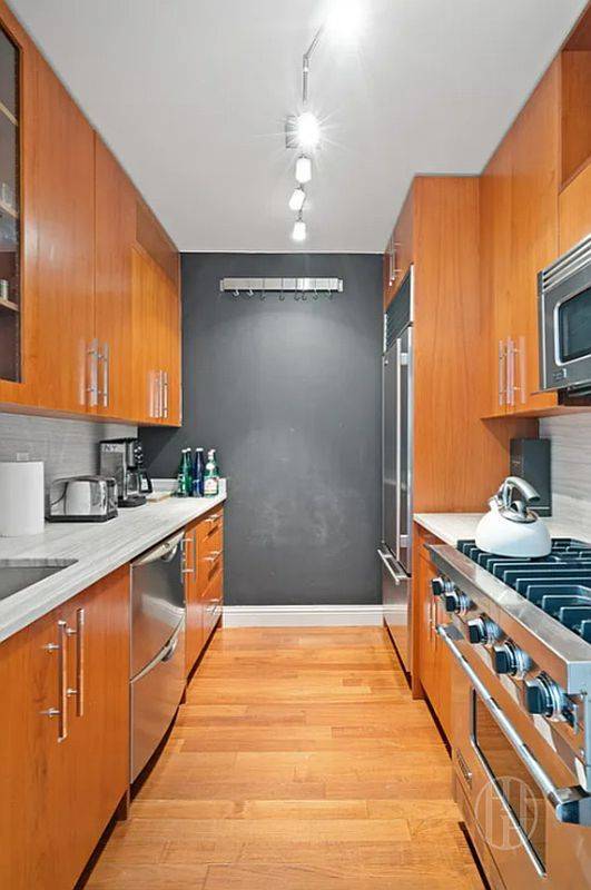 Building Photo - 88 Greenwich St