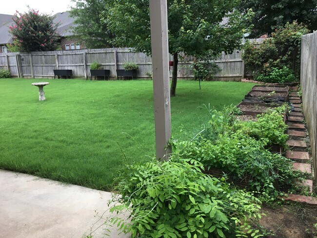 Building Photo - 4201 W Kent St