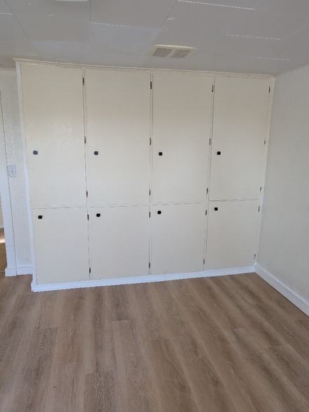 Building Photo - 131 W 19th Ave