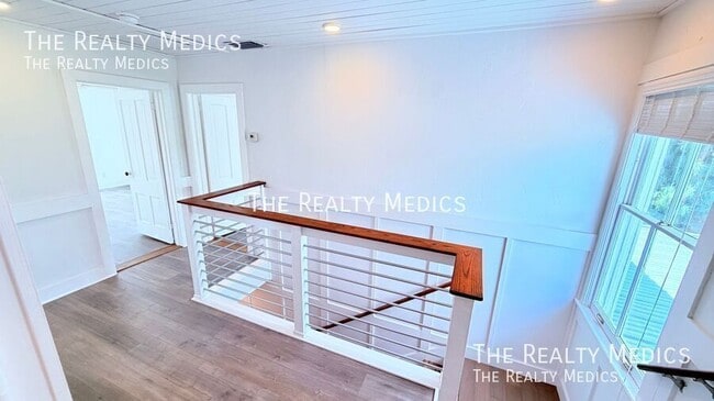 Building Photo - 502 Rio Vista Ave