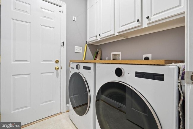 Building Photo - 5807 Blue Claw Ct