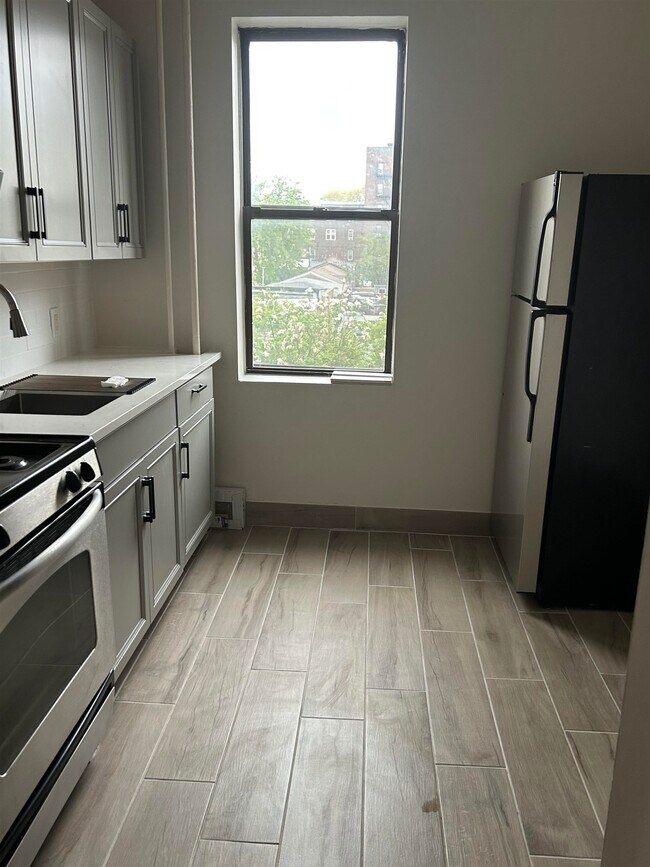 Building Photo - 7111 Palisade Ave