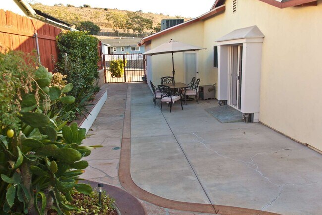 Building Photo - House with Separate studio apartment Included