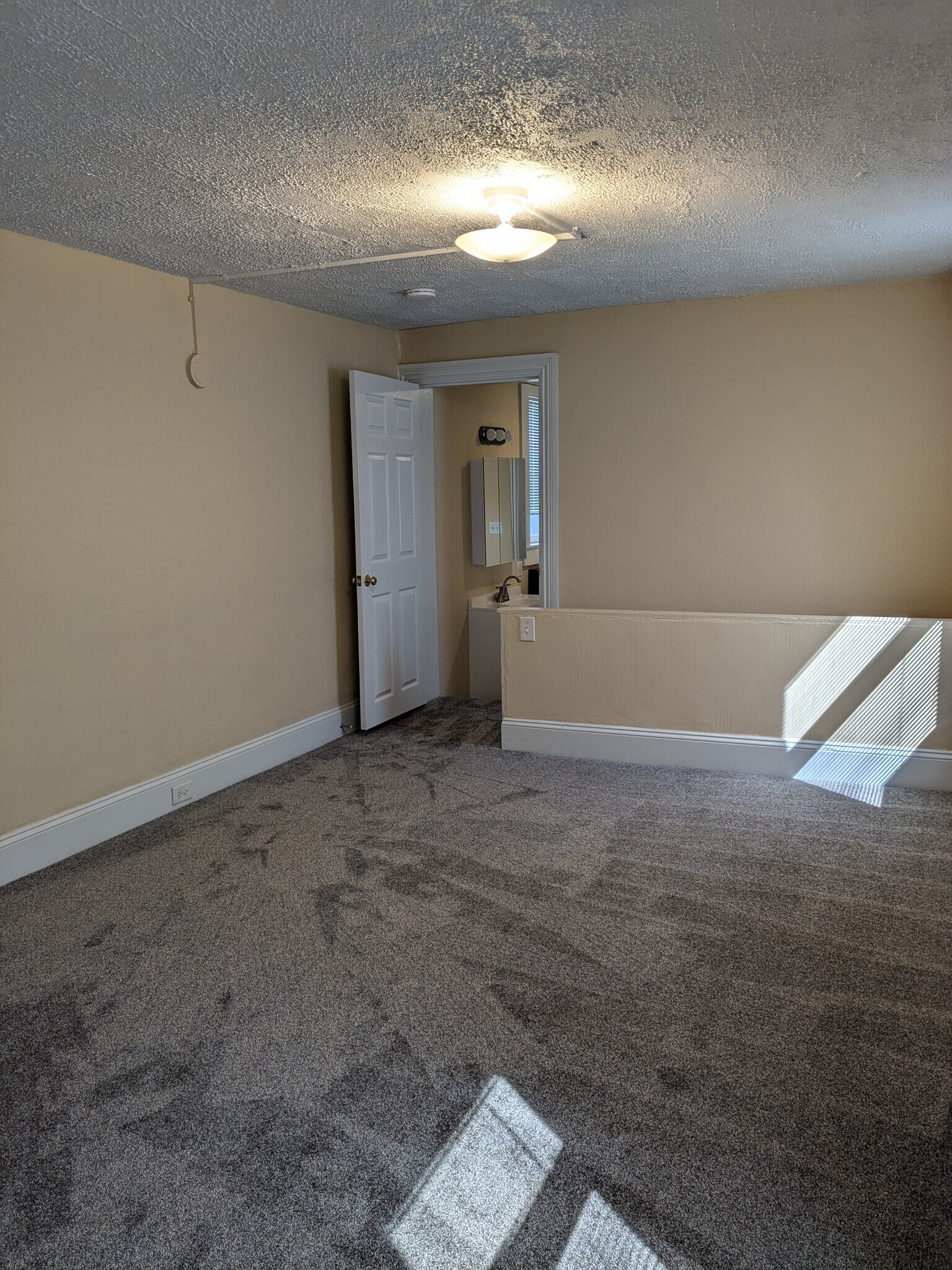 Building Photo - 535 Saint Joseph St
