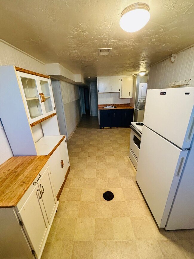 Building Photo - 723 Stover St