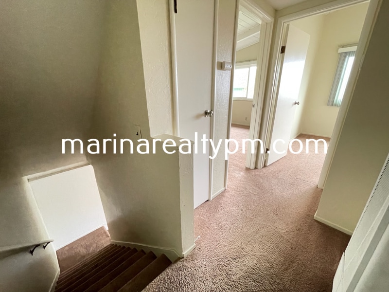 Building Photo - 240 Holly St