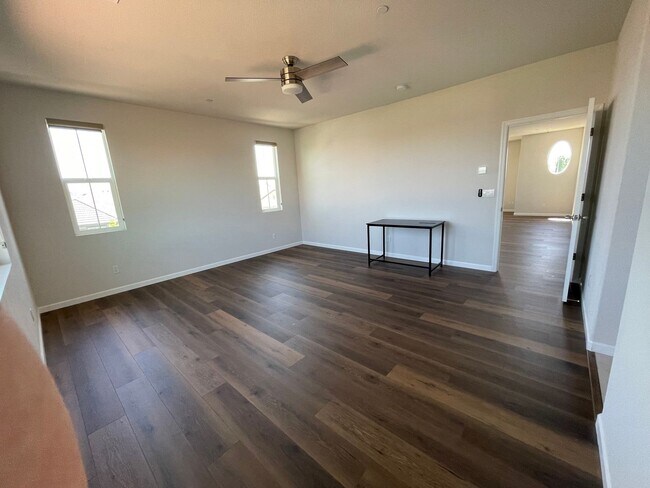 Building Photo - 427 Avignon Way