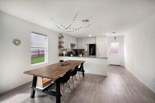 Building Photo - 14727 Bolinger Ml