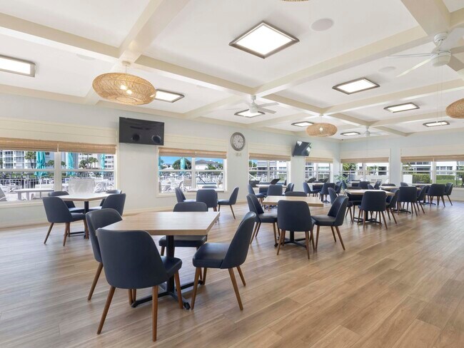 Building Photo - 911 Gardenia Dr