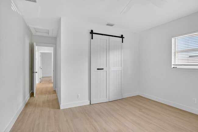 Building Photo - 529 NE 18th St