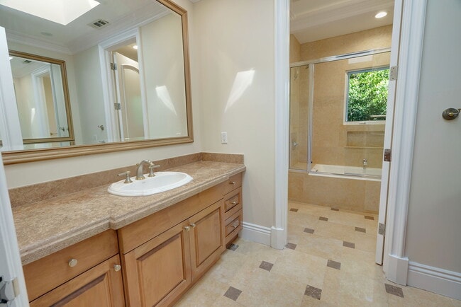Building Photo - 2784 Deep Canyon Dr
