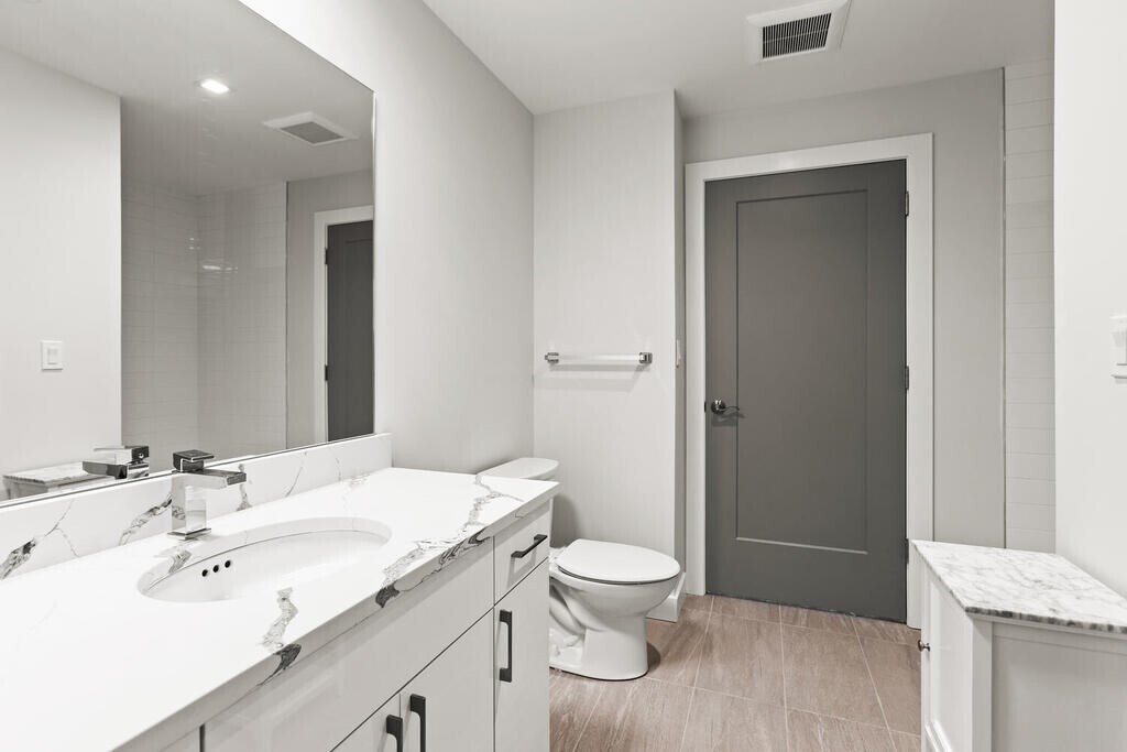 Building Photo - 26 Collins Ave