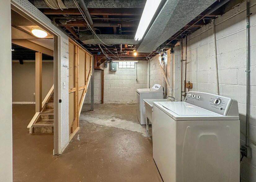 Building Photo - 2859 Parker St