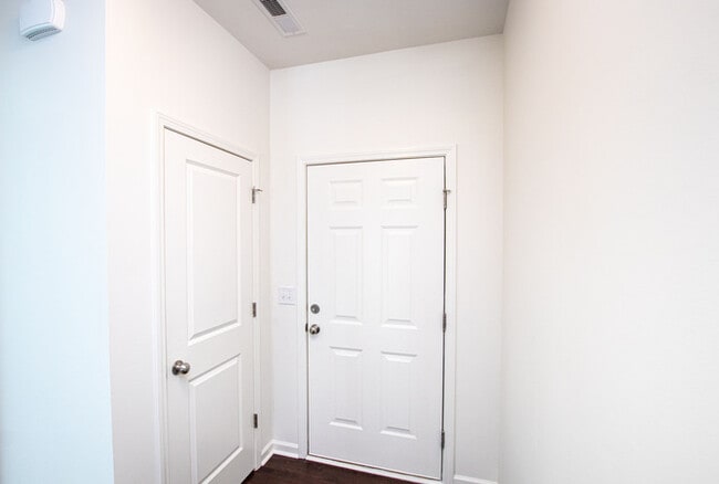Building Photo - 2-Car Garage Bonterra Townhome