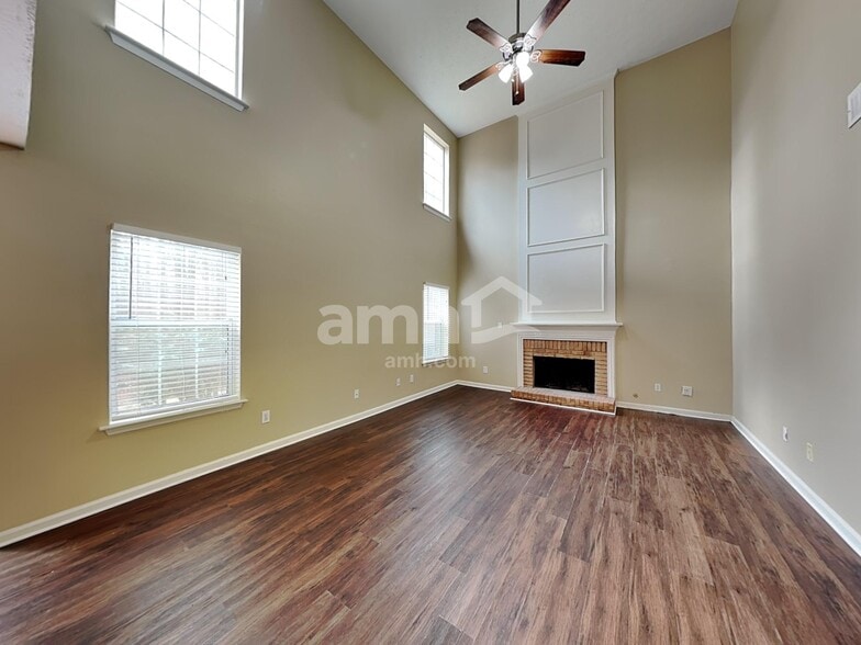 Building Photo - 1633 Sparrow Wood Ln SW