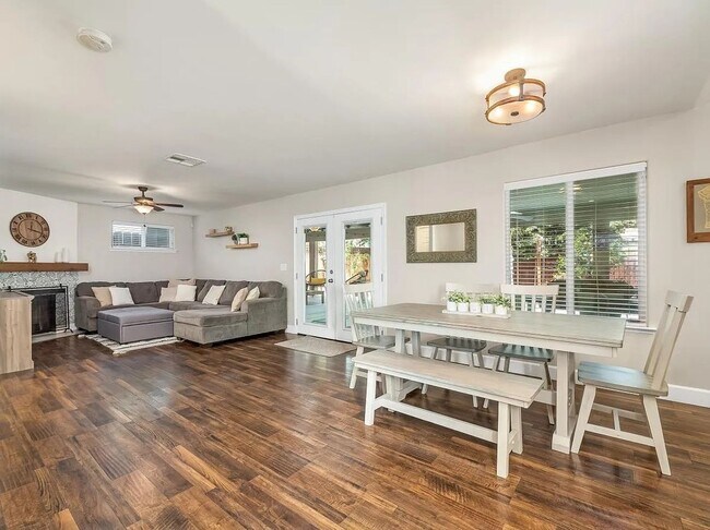 Building Photo - Beautifully Updated North Fresno 3/3