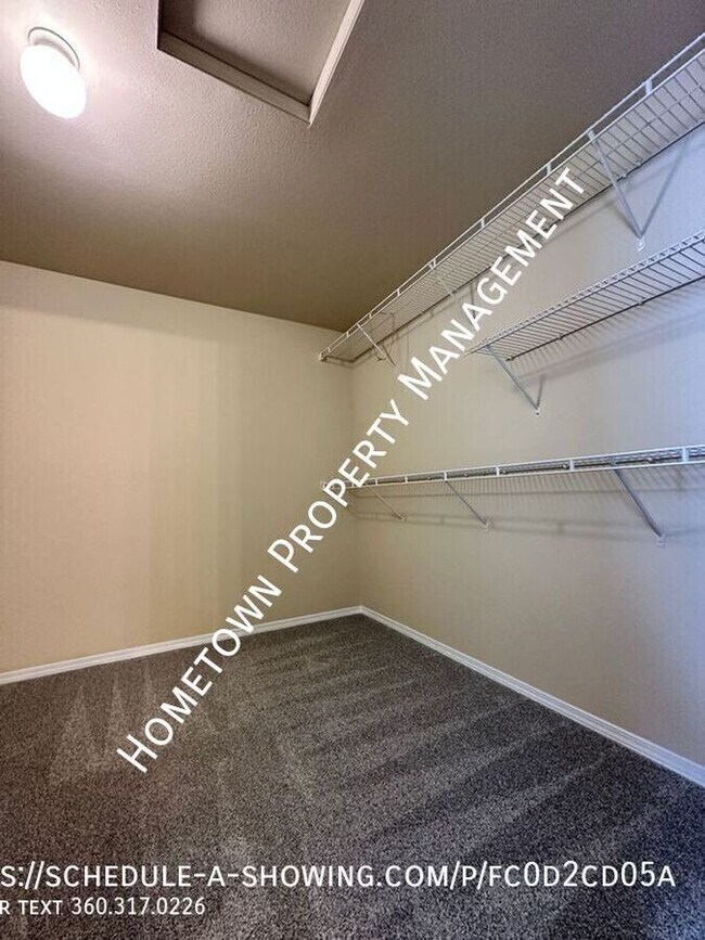 Building Photo - 807 Nicholas Ln SE