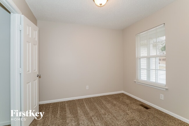 Building Photo - 2517 Pine Bark Ct