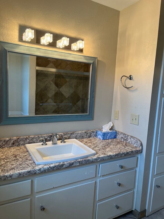 Building Photo - Located close to Bonham Middle School 3/2/2