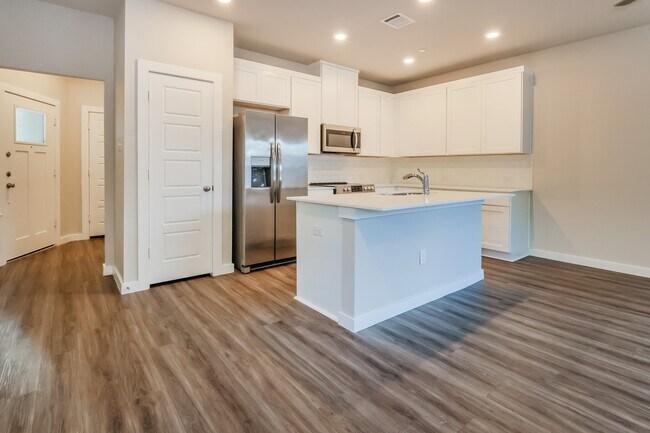 Building Photo - 18306 W Centro Cir