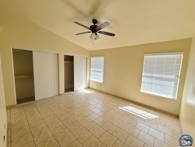 Building Photo - 1100 Dahlia Ct