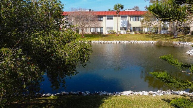 Building Photo - 1750 Belleair Forest Dr